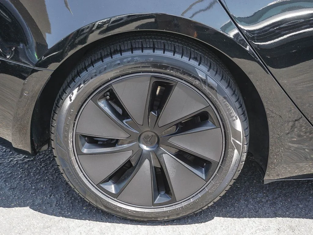 Used 2019 Black Tesla Standard Range Plus image 7
