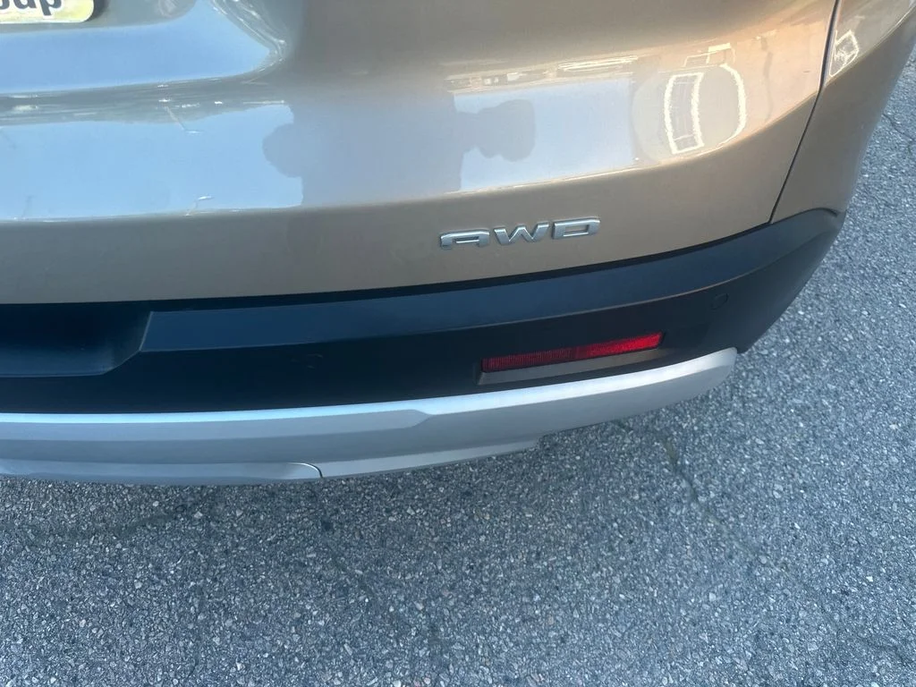 Used 2023 Gray GMC SLE image 23