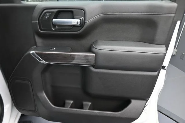 Used 2021 White Chevrolet LTZ image 20