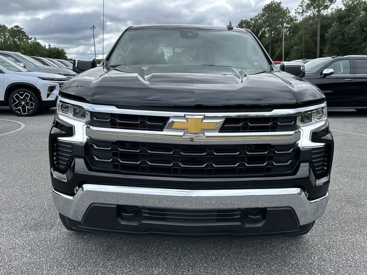 2026 Chevrolet Silverado 1500 LT photo 2