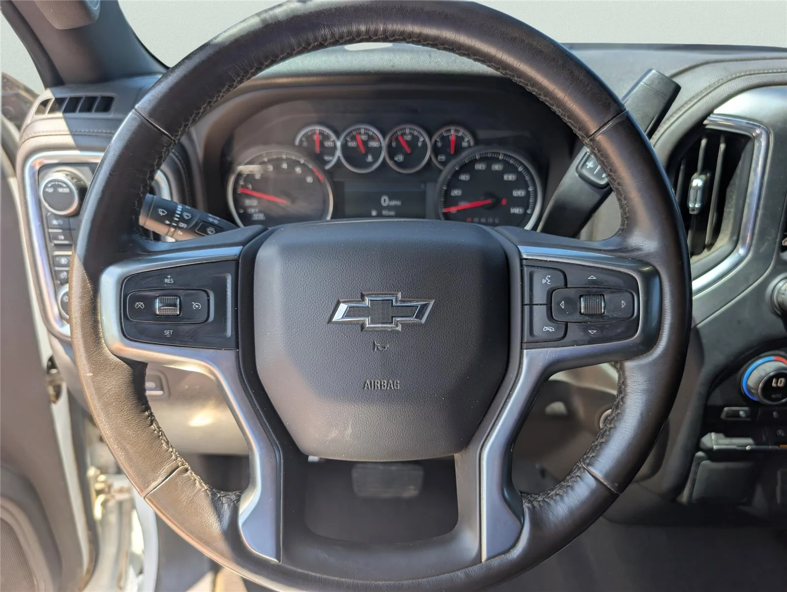 Used 2022 Iridescent Pearl Tricoat Chevrolet RST image 18