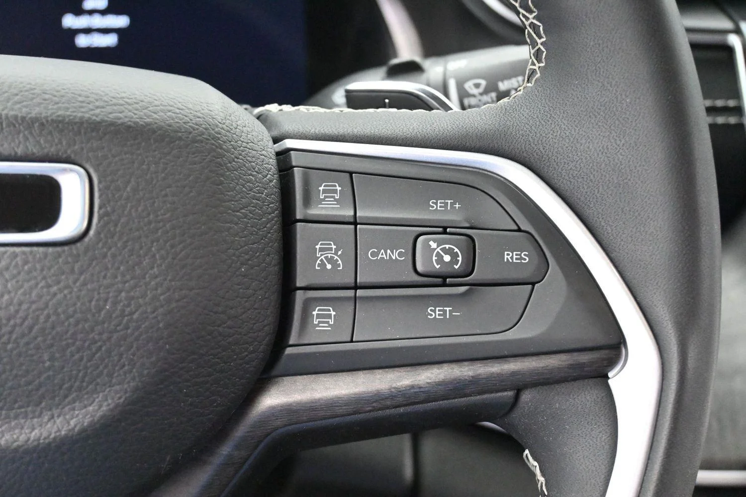 Used 2023 Rocky Mountain Pearlcoat Jeep Limited image 21
