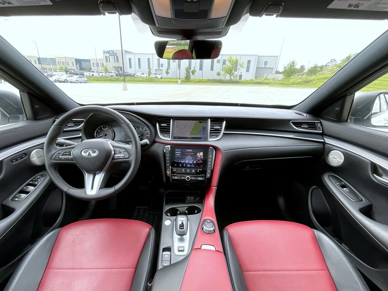 Used 2025 White INFINITI SPORT image 15