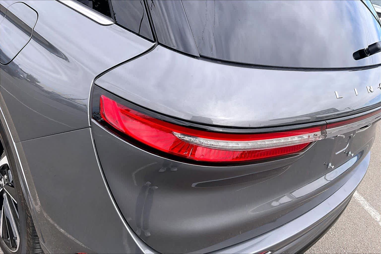 Used 2024 Asher Gray Metallic Clearcoat Lincoln Grand Touring image 27