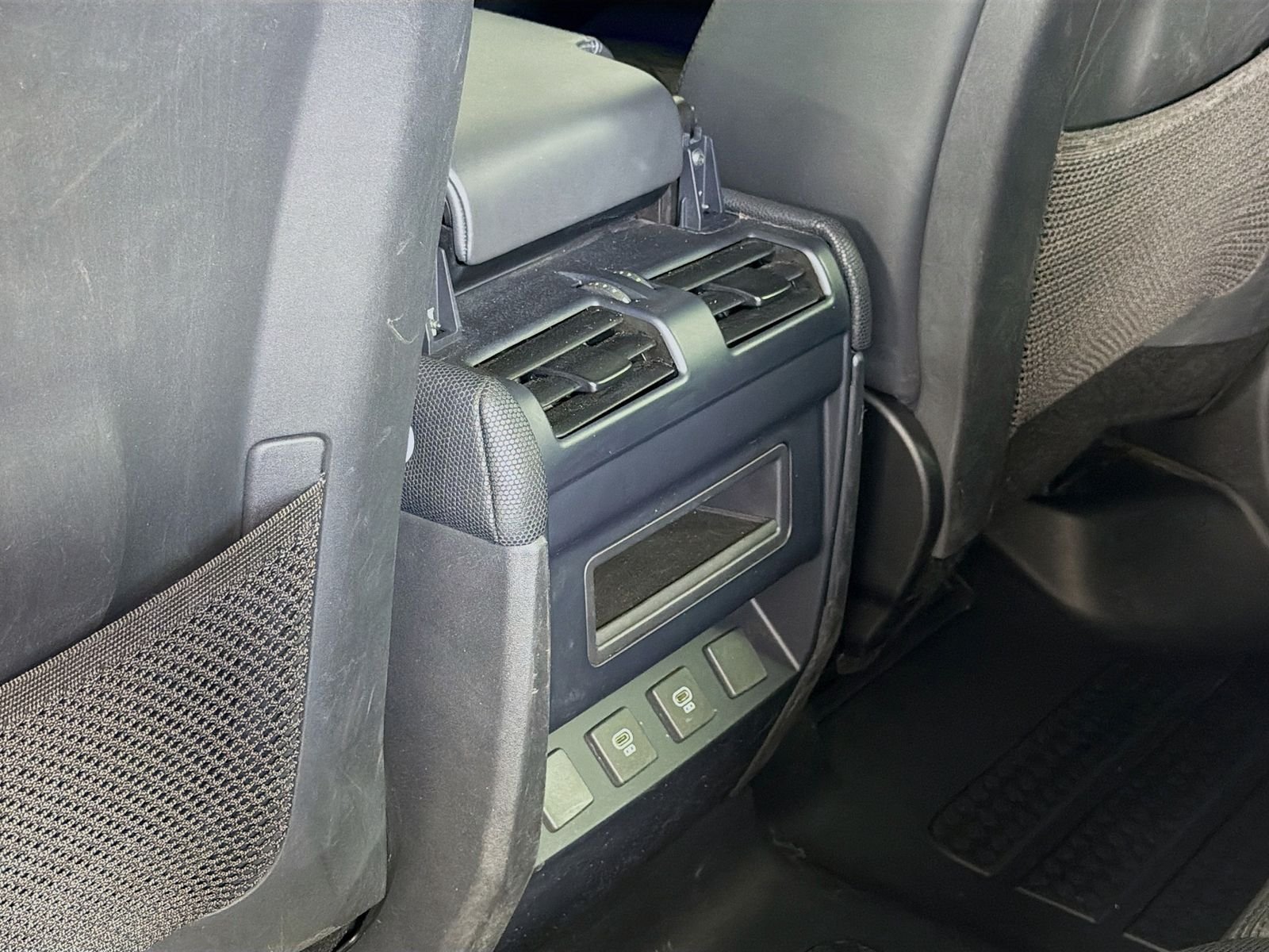 Used 2024 Fuji White Land Rover X-Dynamic SE image 28