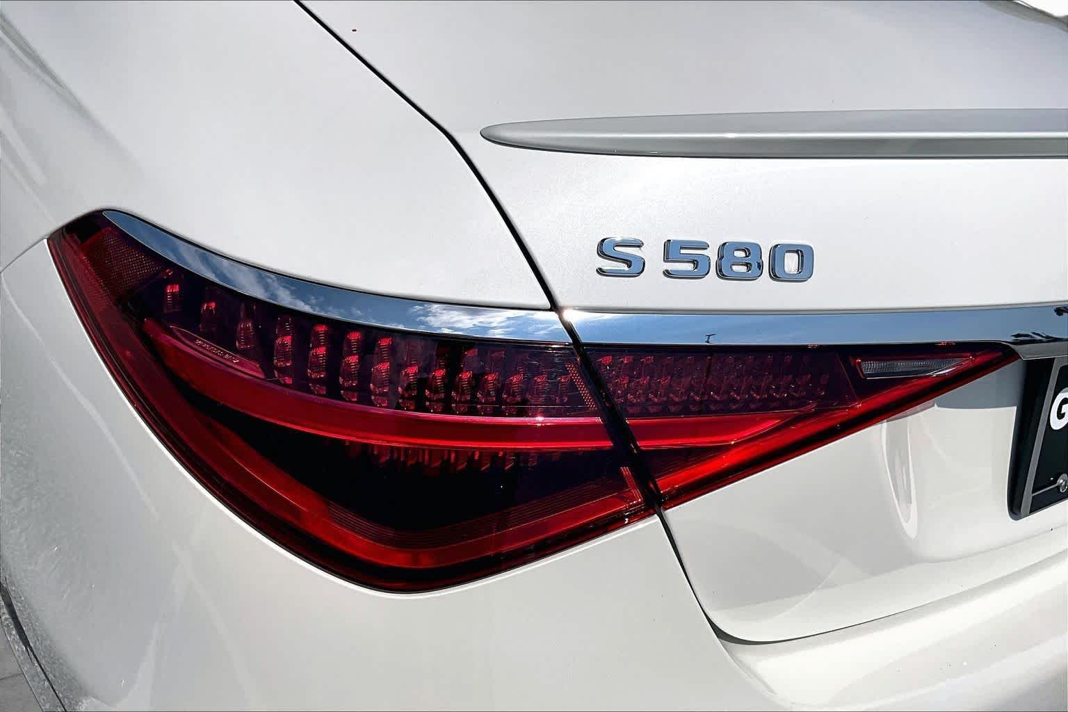 Used 2022 MANUFAKTUR Diamond White Mercedes-Benz S 580 image 28