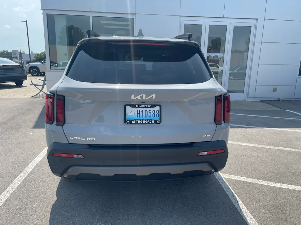 Used 2023 Wolf Gray Kia X-Line S image 4