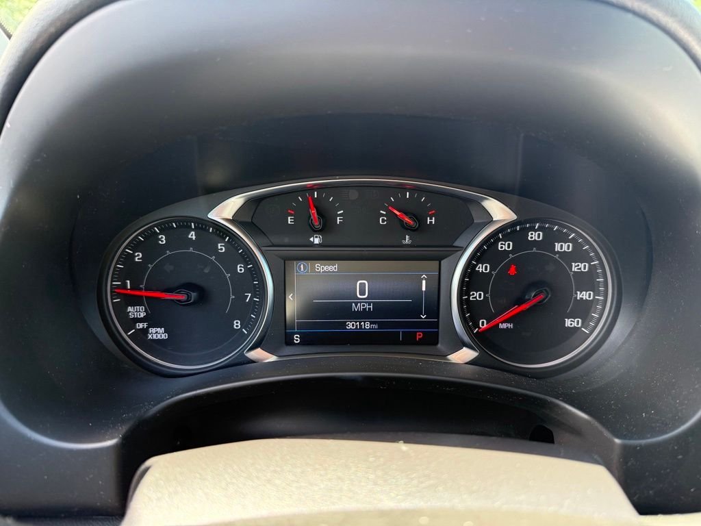 Used 2024 White GMC SLE image 9