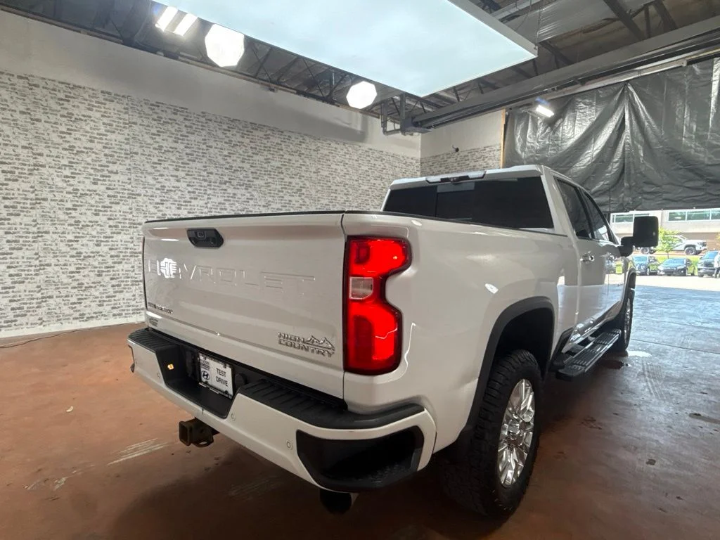 Used 2020 Iridescent Pearl Tricoat Chevrolet High Country image 7