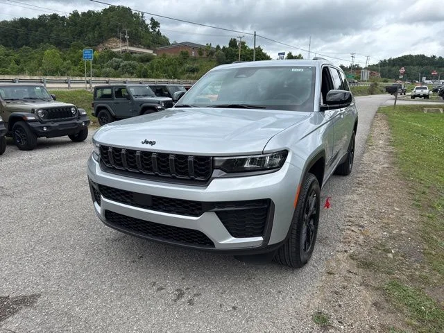 New 2026 Silver Zynith Exterior Paint Jeep Laredo image 7