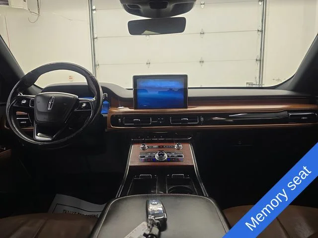 Used 2020 Pristine White Lincoln Reserve image 13