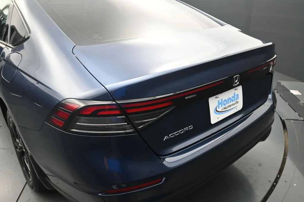 Used 2025  Honda SE image 16