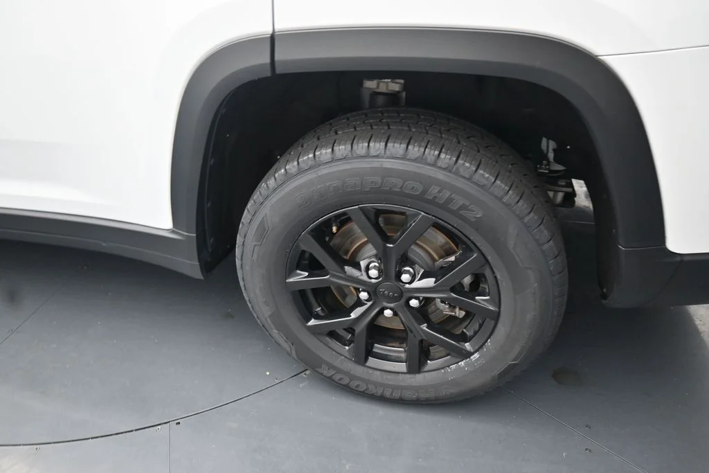 Used 2024 White Jeep Altitude image 14