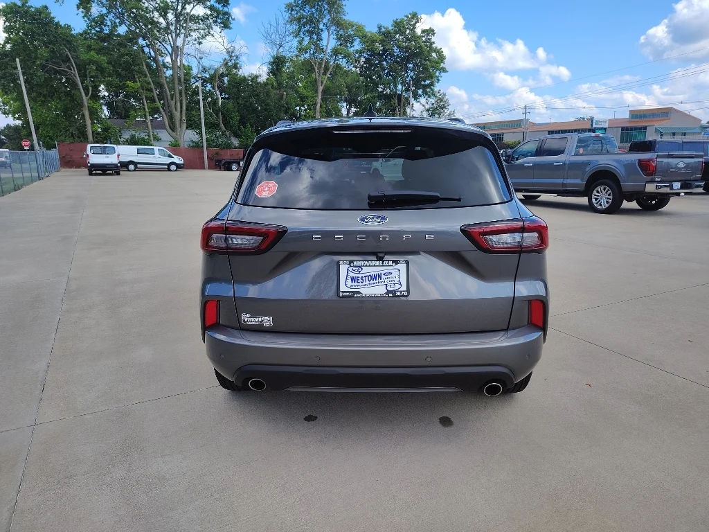 Used 2024 Carbonized Gray Metallic Ford ST-Line image 4