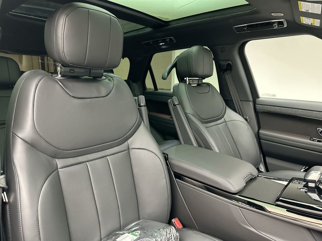 New 2026 Borasco Grey Land Rover Dynamic SE image 6