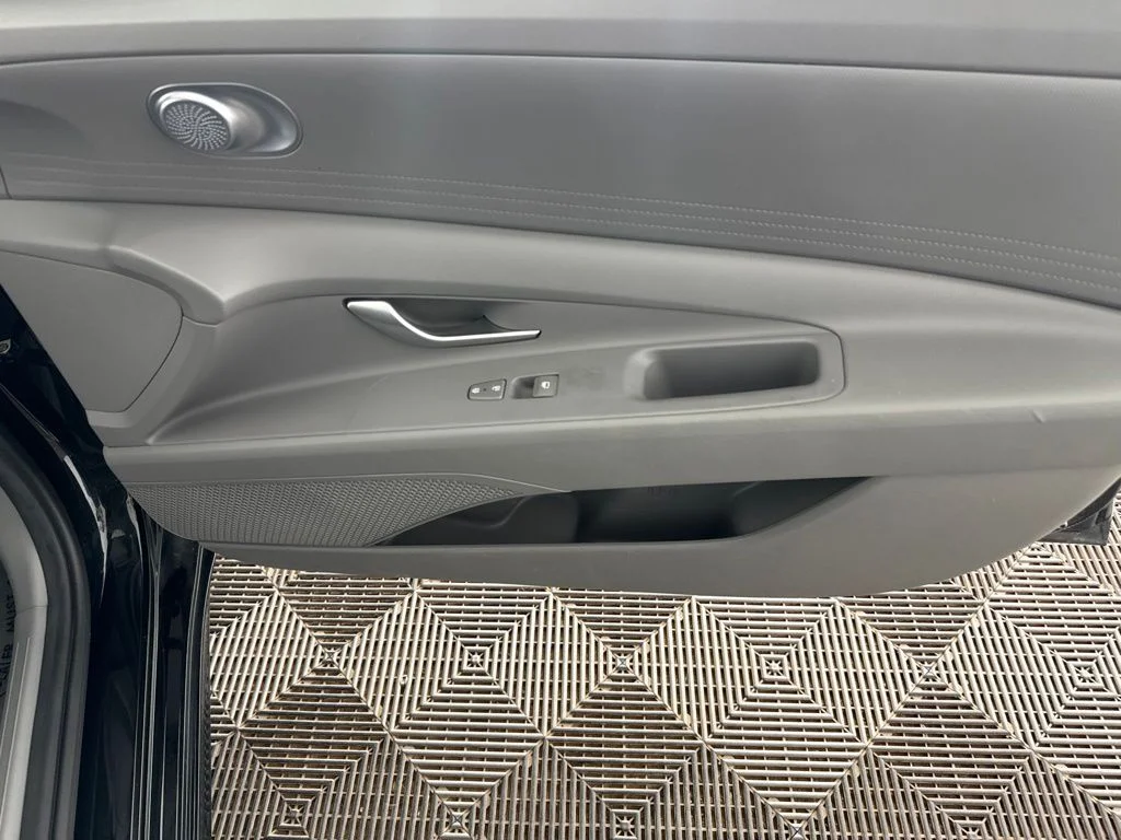 Used 2022 Black Hyundai SEL image 21