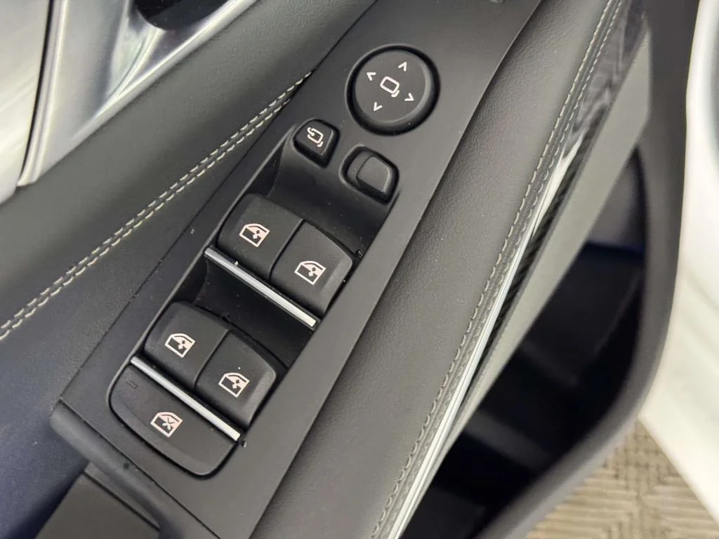 Used 2026 White BMW M60i image 18
