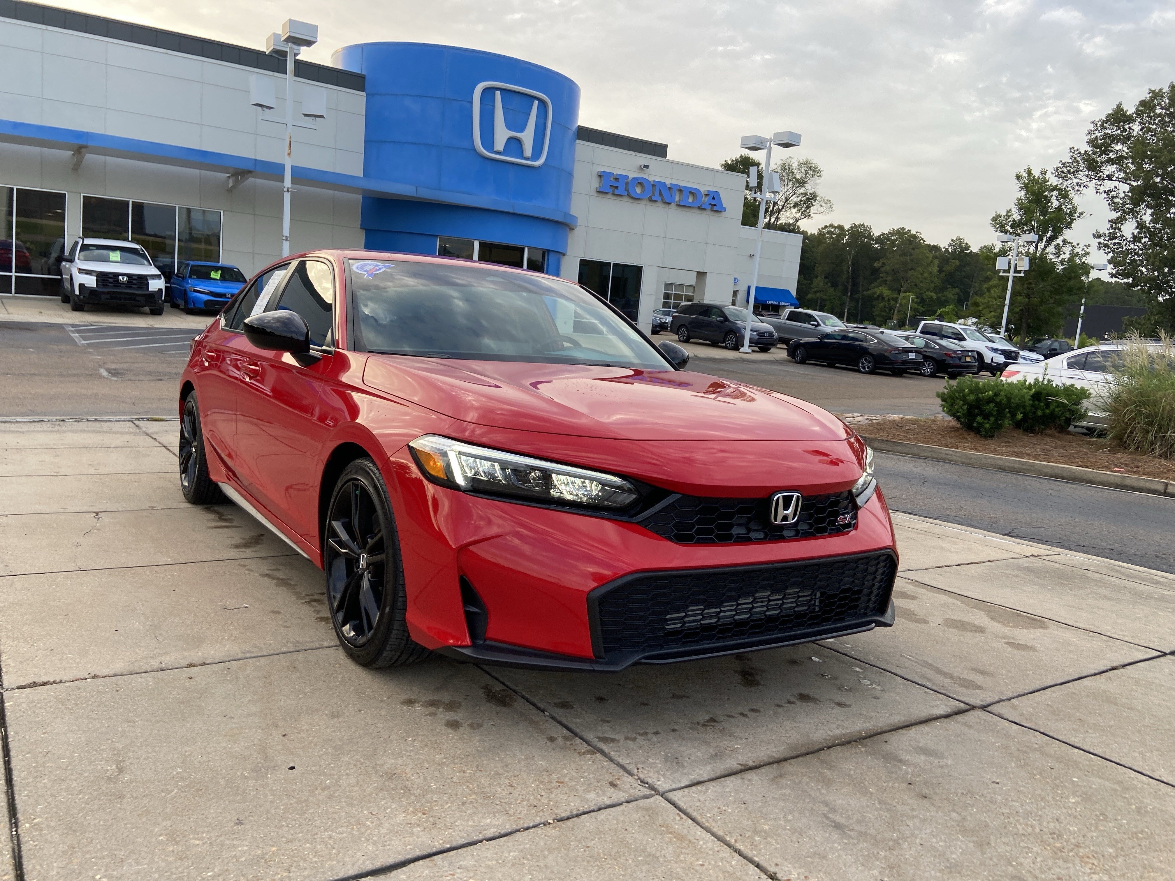 Used 2025 Rallye Red Honda  image 2