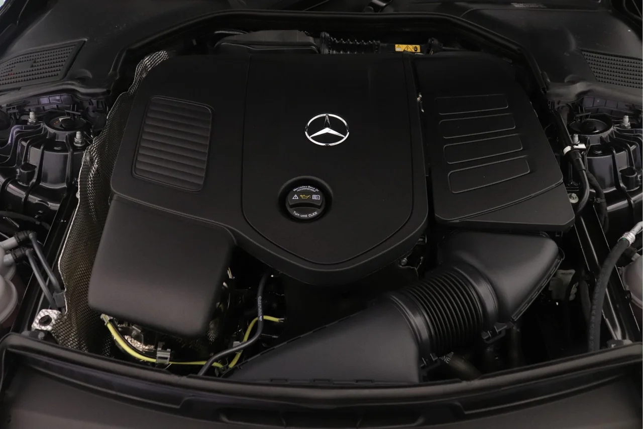 New 2026 Graphite Grey Metallic Mercedes-Benz C 300 image 11