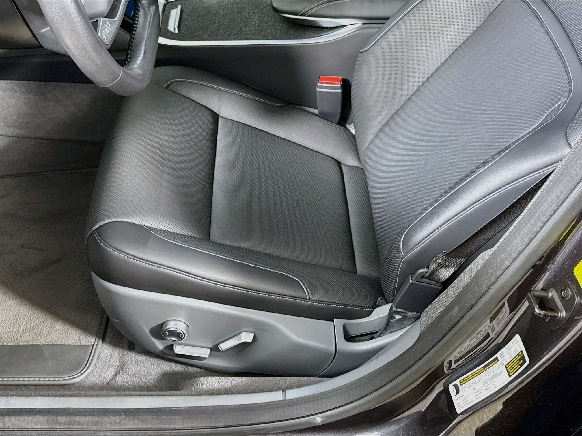 Used 2023 Quantum Gray Metallic Lucid Pure image 19