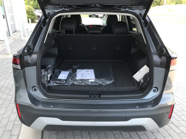 New 2026 Platinum Gray Metallic Volkswagen SE image 25