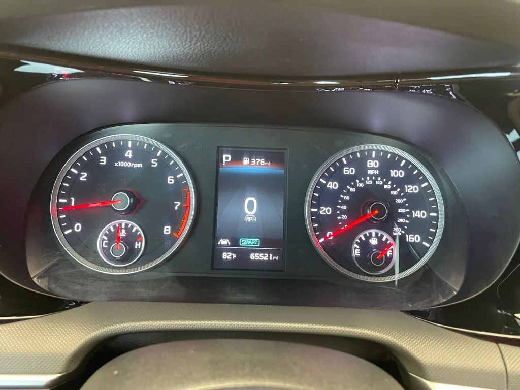 Used 2023 White Kia LXS image 6