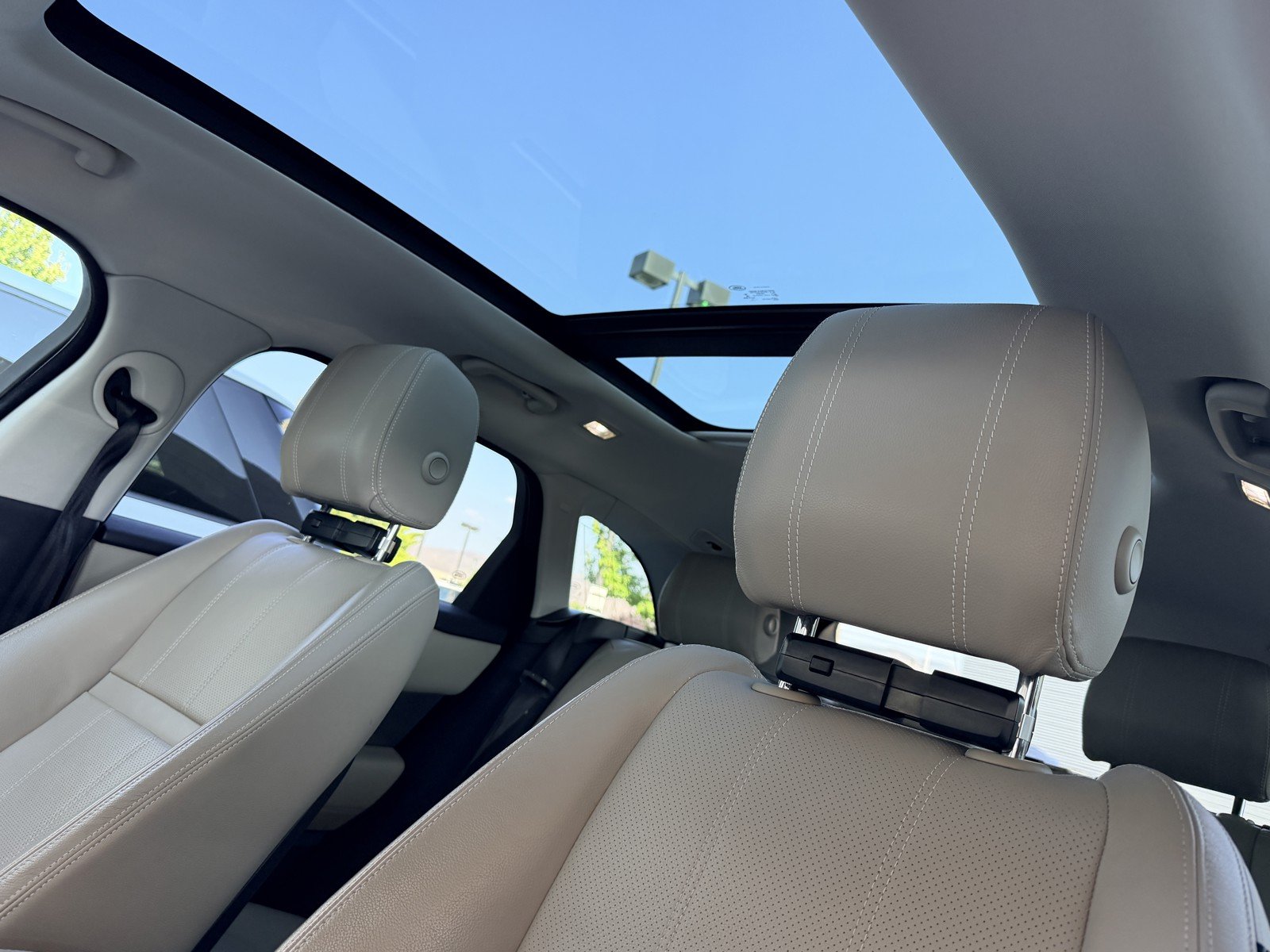 Used 2018 Narvik Black Land Rover S image 15