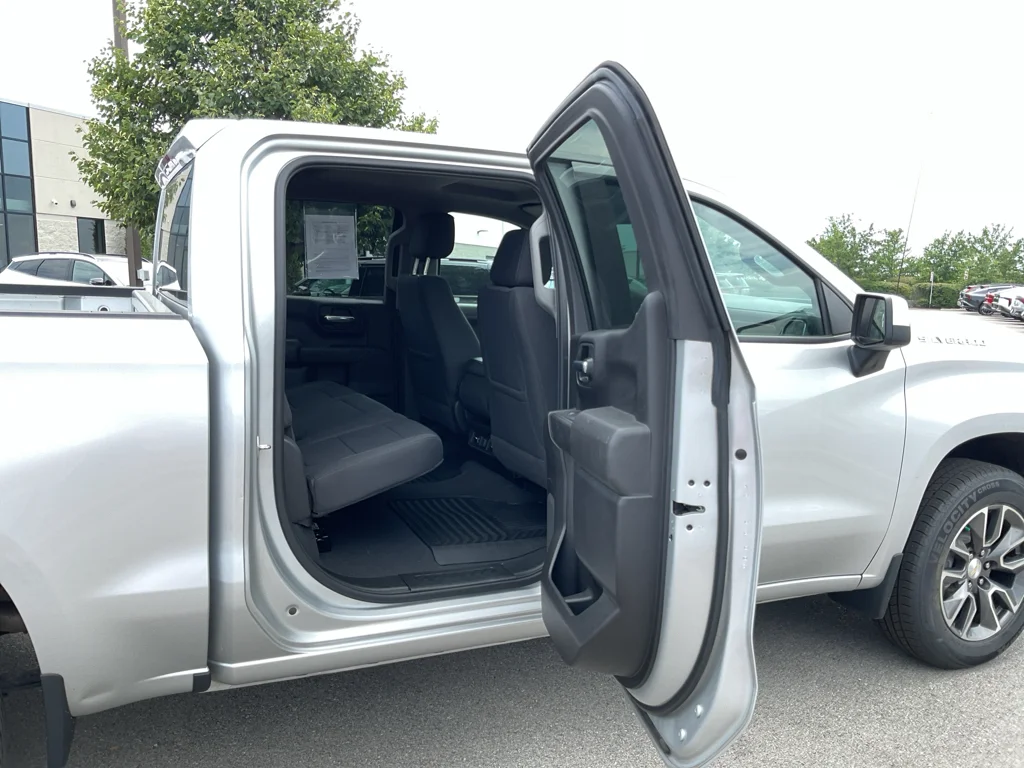 Used 2022 Silver Ice Metallic Chevrolet LT image 16