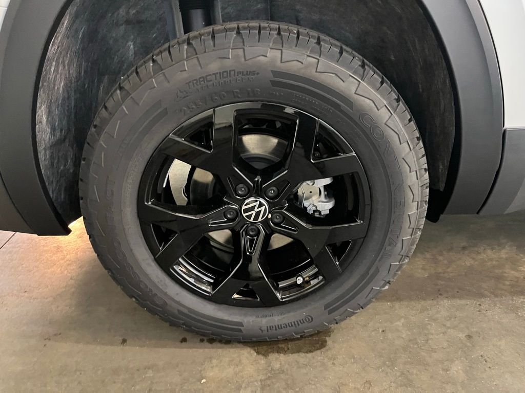 New 2026 White/off-white Volkswagen 2.0T Peak Edition image 30