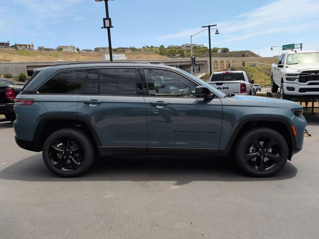 New 2026 Steel Blue Exterior Paint Jeep Limited image 4