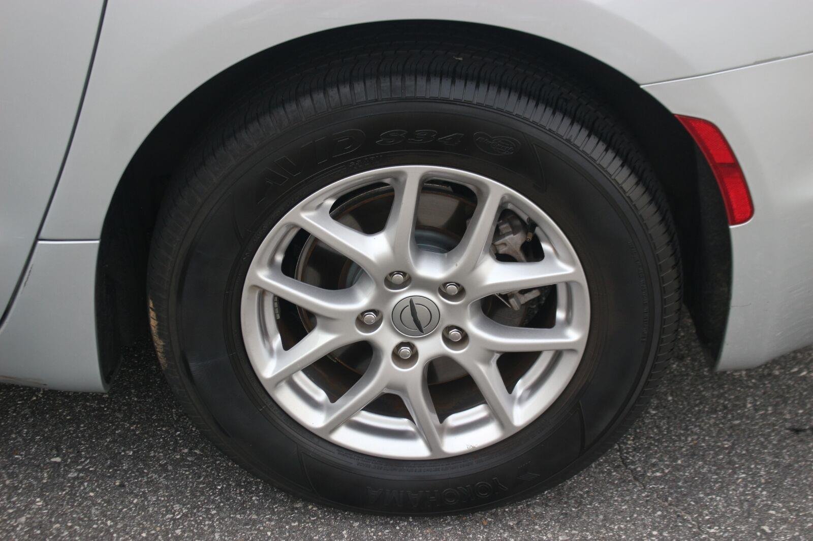 Used 2024 Silver Chrysler Touring L image 38