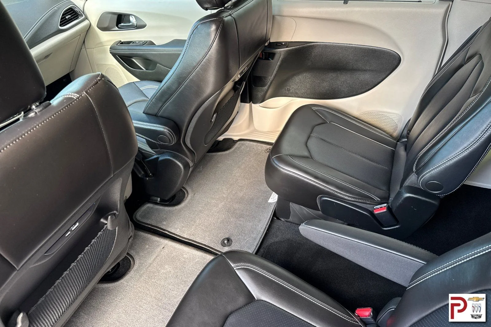 Used 2023 Gray Chrysler Touring L image 13