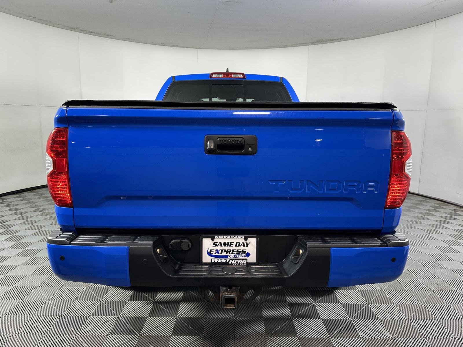Used 2020 Voodoo Blue Toyota SR5 image 26