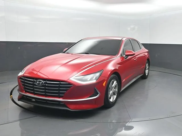 Used 2021 Red Hyundai SE image 2