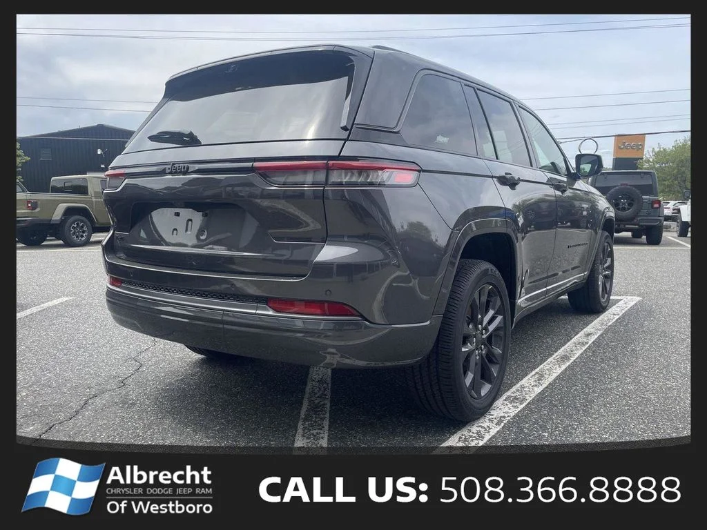 New 2026 Baltic Gray Metallic Clear-Coat Exterior Paint Jeep Limited Reserve image 5