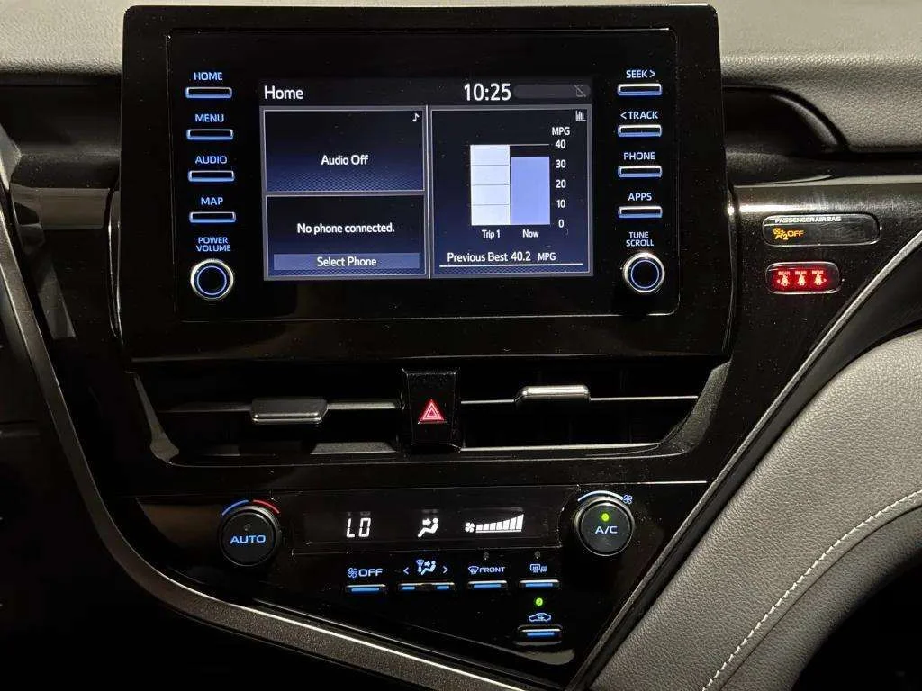 2024 Toyota Camry SE - Photo 14