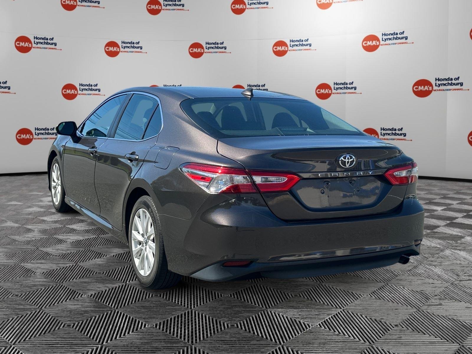 Used 2020 GREEN TOYOTA LE image 3