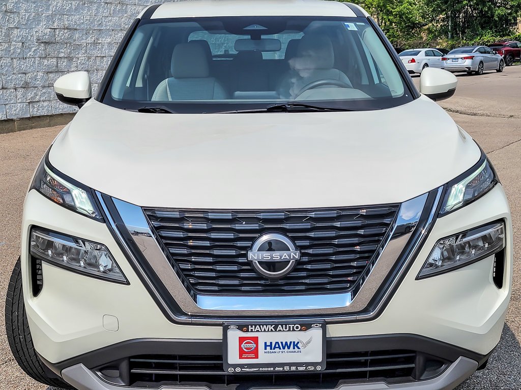 Used 2023 Pearl White Tricoat Nissan SV image 4