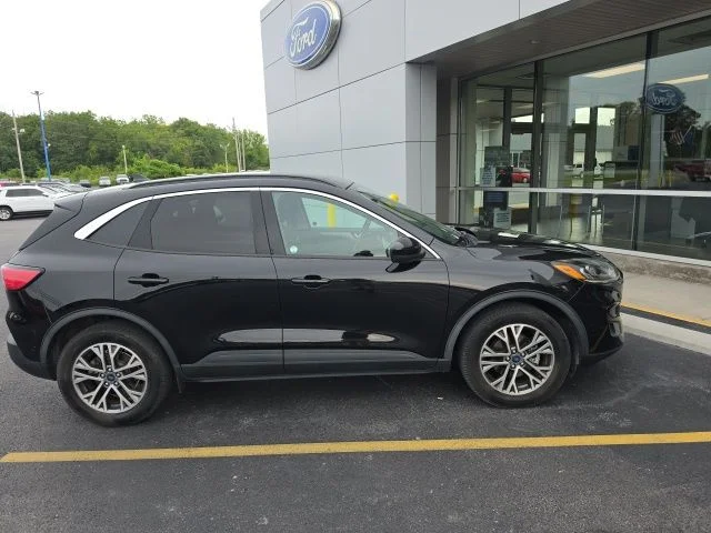 Used 2020 Black Metallic Ford SEL image 7