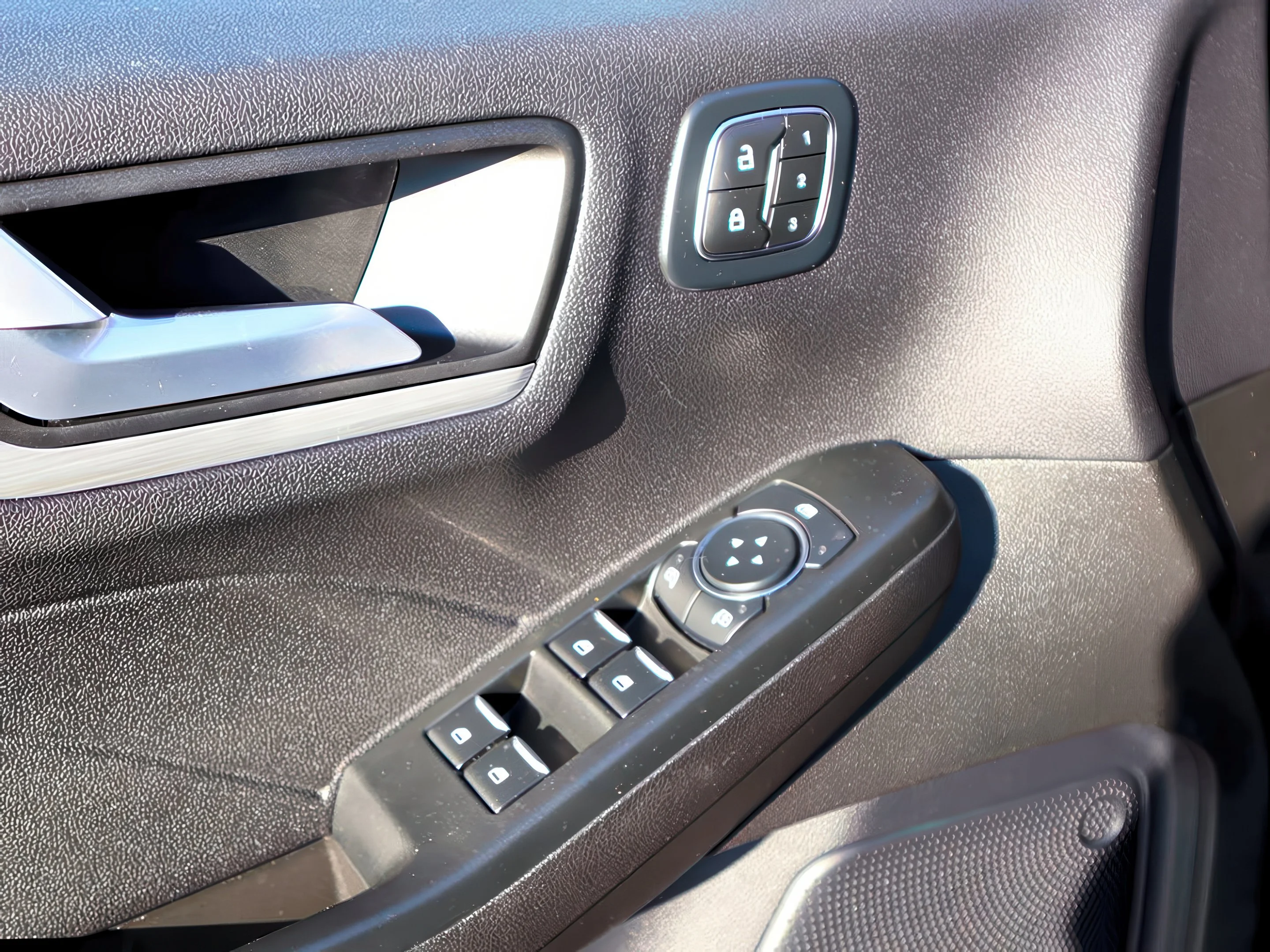 Used 2025 Agate Black Metallic Ford Platinum image 11