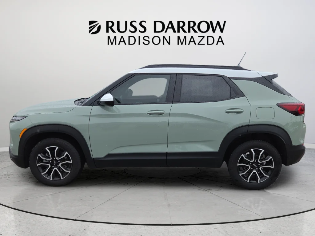 Used 2025 Green Chevrolet ACTIV image 2