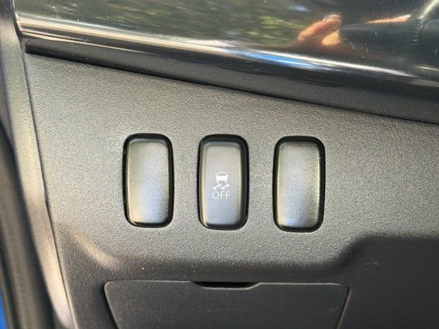 Used 2017  Mitsubishi ES image 29