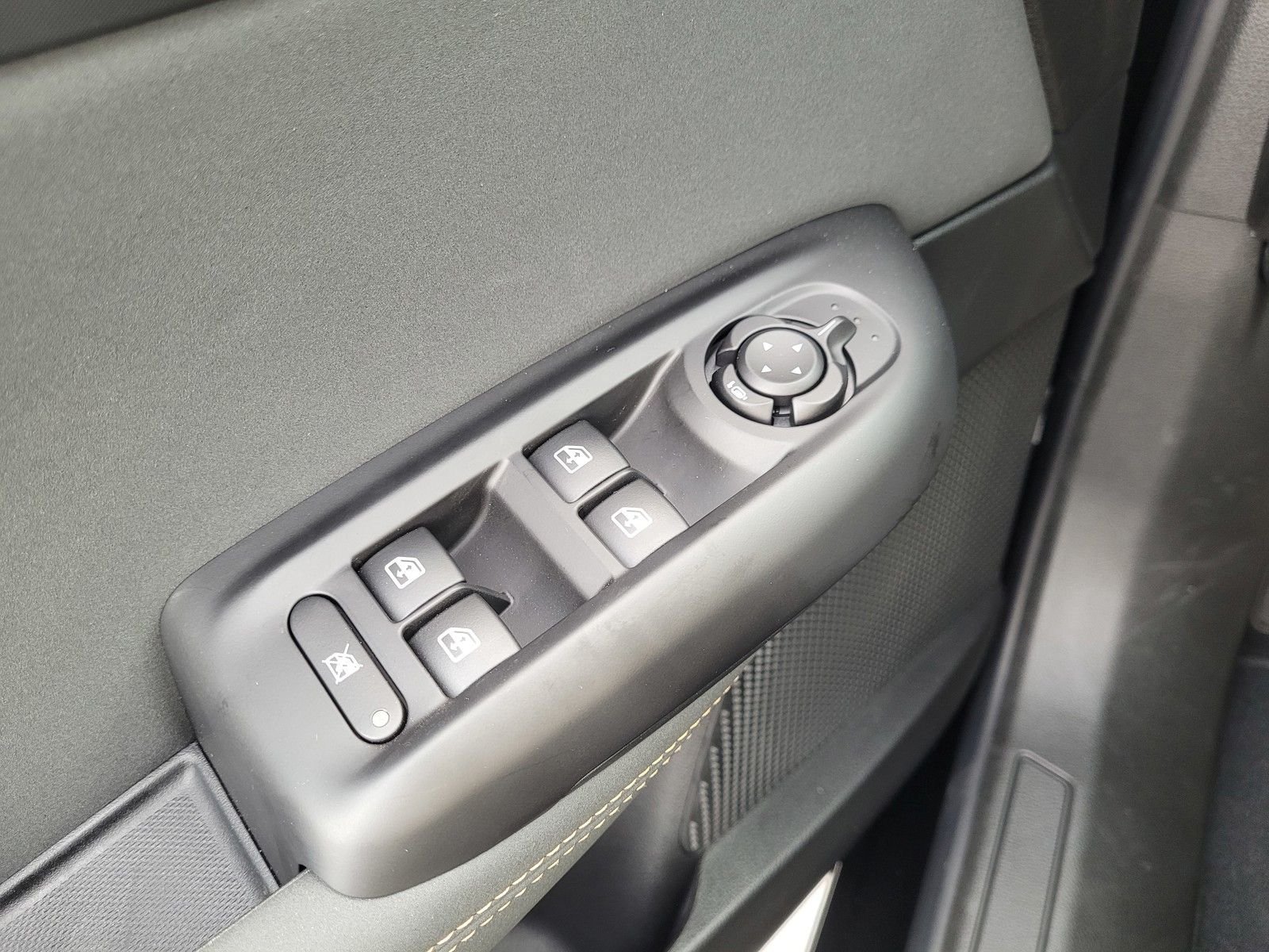 2025 Alfa Romeo Tonale Base - Photo 13