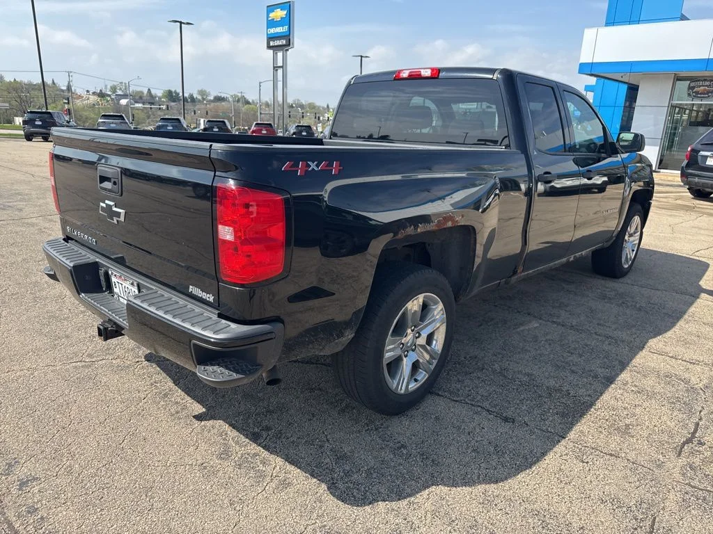 Used 2018 Black Chevrolet Custom image 10
