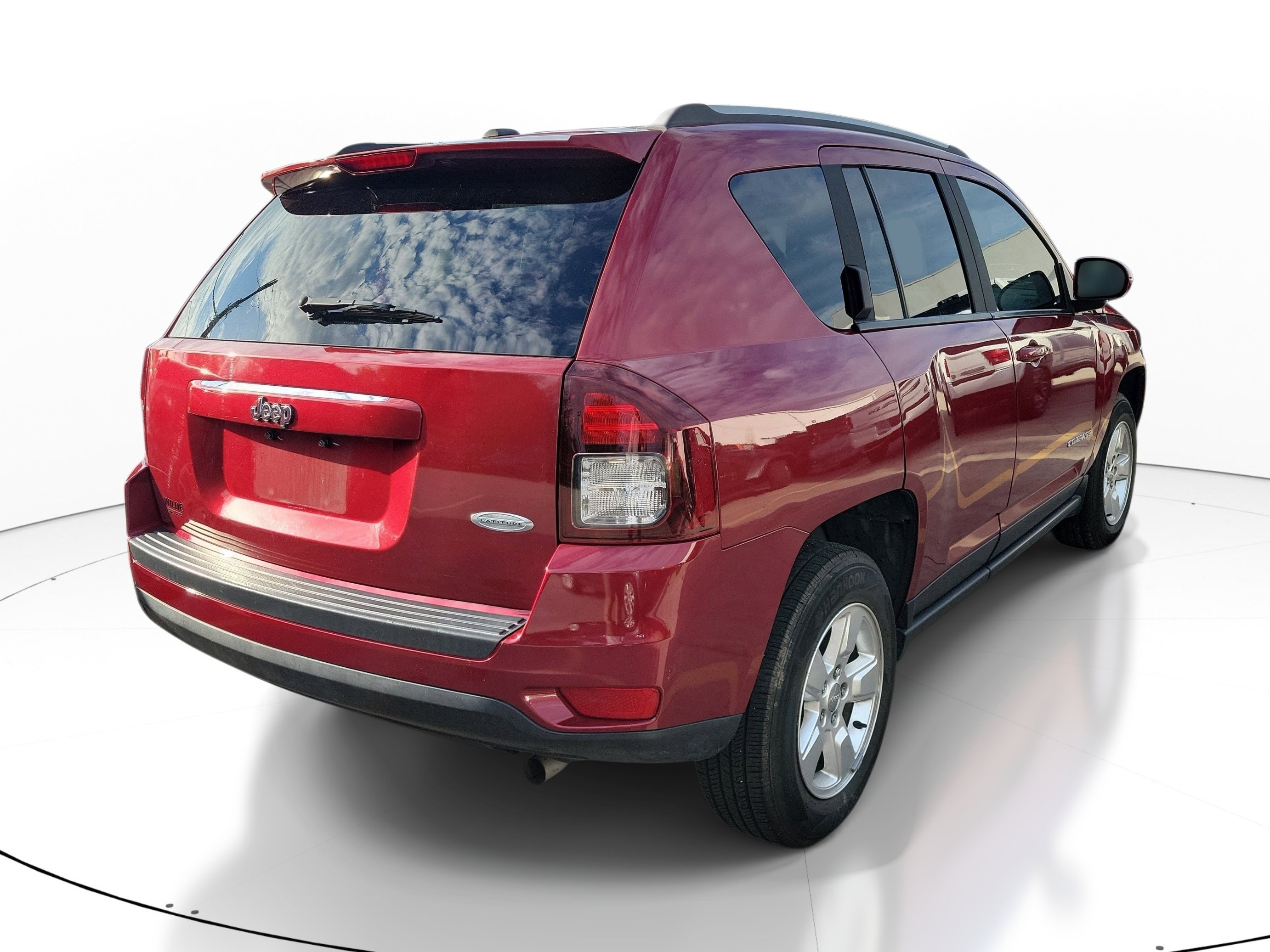 Used 2016 Deep Cherry Red Crystal Pearlcoat Jeep Latitude image 5