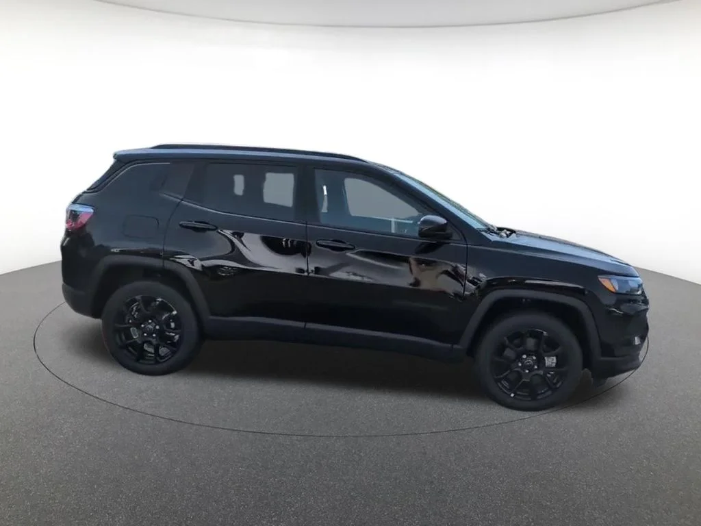 New 2026 Diamond Black Jeep Latitude image 4