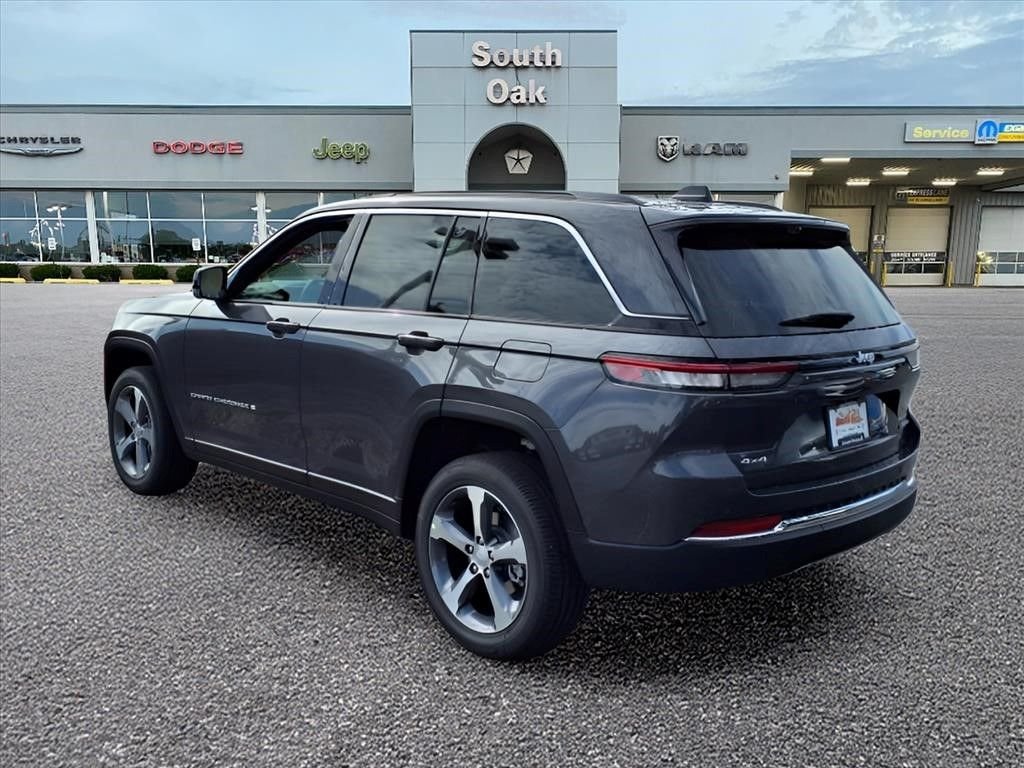 New 2025 Baltic Gray Metallic Clear-Coat Exterior Paint Jeep Limited image 4