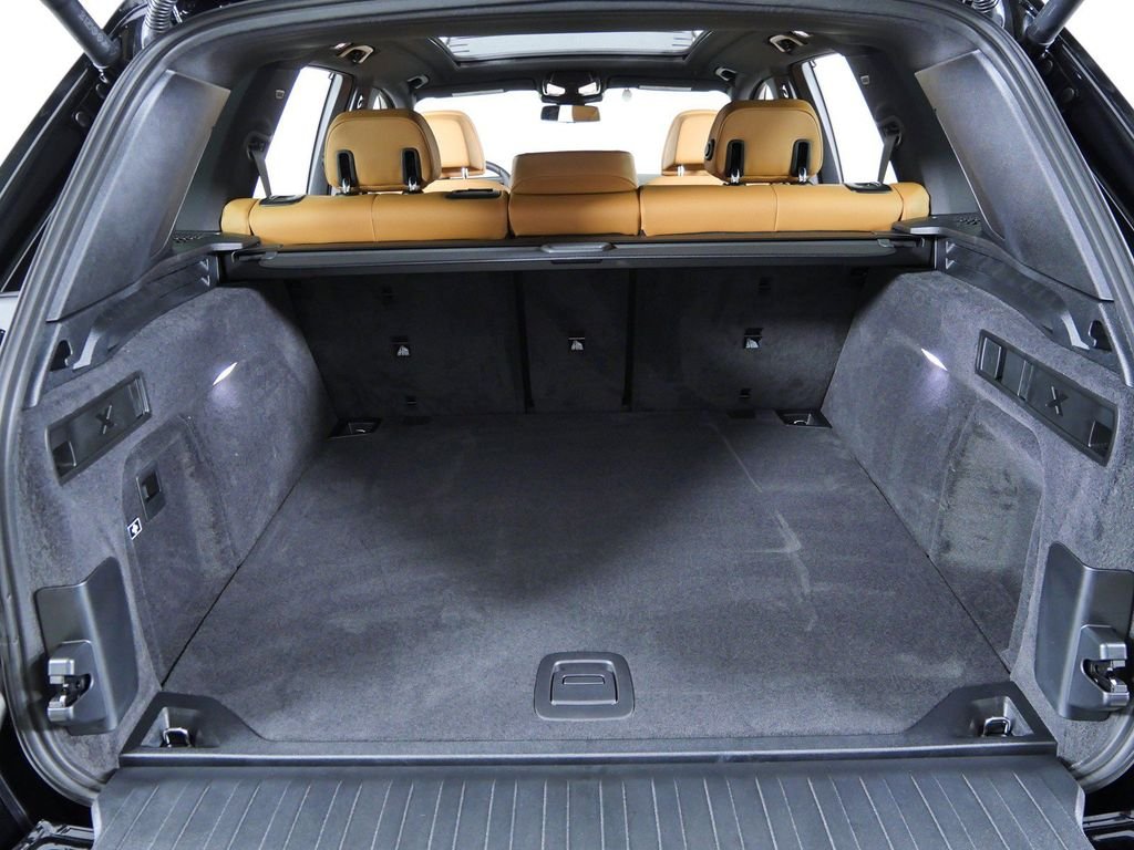 New 2026 Black Sapphire Metallic BMW xDrive40i image 25