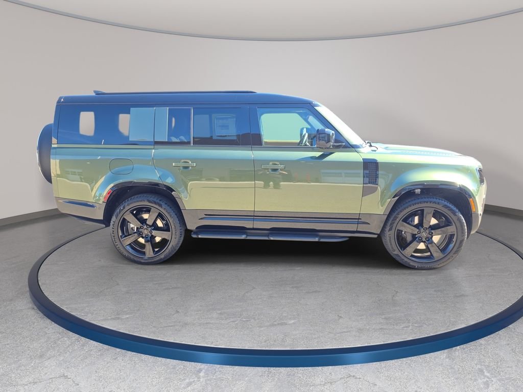 New 2026 Woolstone Green Land Rover X-Dynamic SE image 4