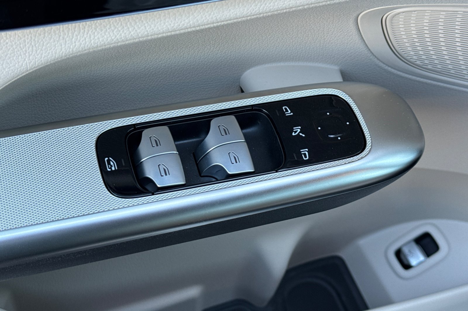 New 2027 Polar White Mercedes-Benz GLC 300 image 25